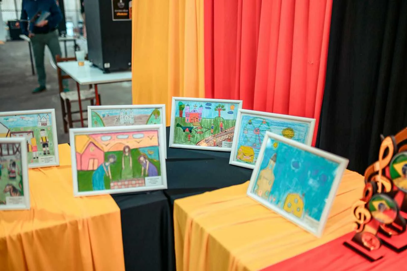 Concurso de Desenho premia estudantes com o tema "Mãos que constroem"